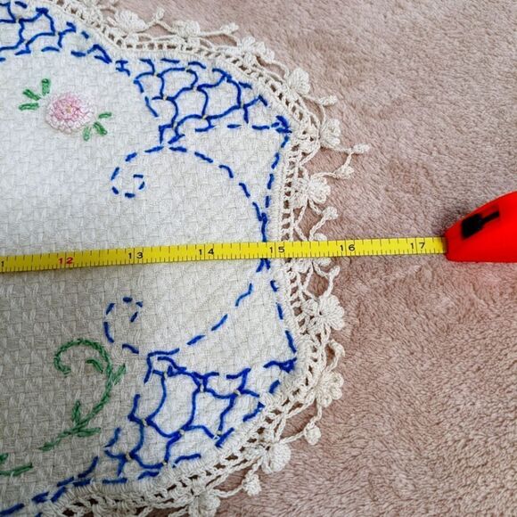 Vintage 1940's Handmade Embroidery & Crochet Doilies - Picture 14 of 16